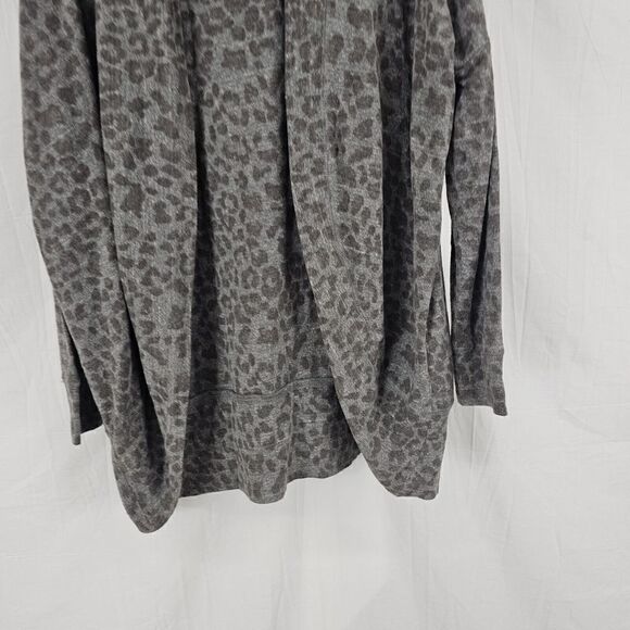 Sundry Women's Gray Leopard Print Long Sleeve Cardigan Size 2/ Medium - Picture 3 of 6